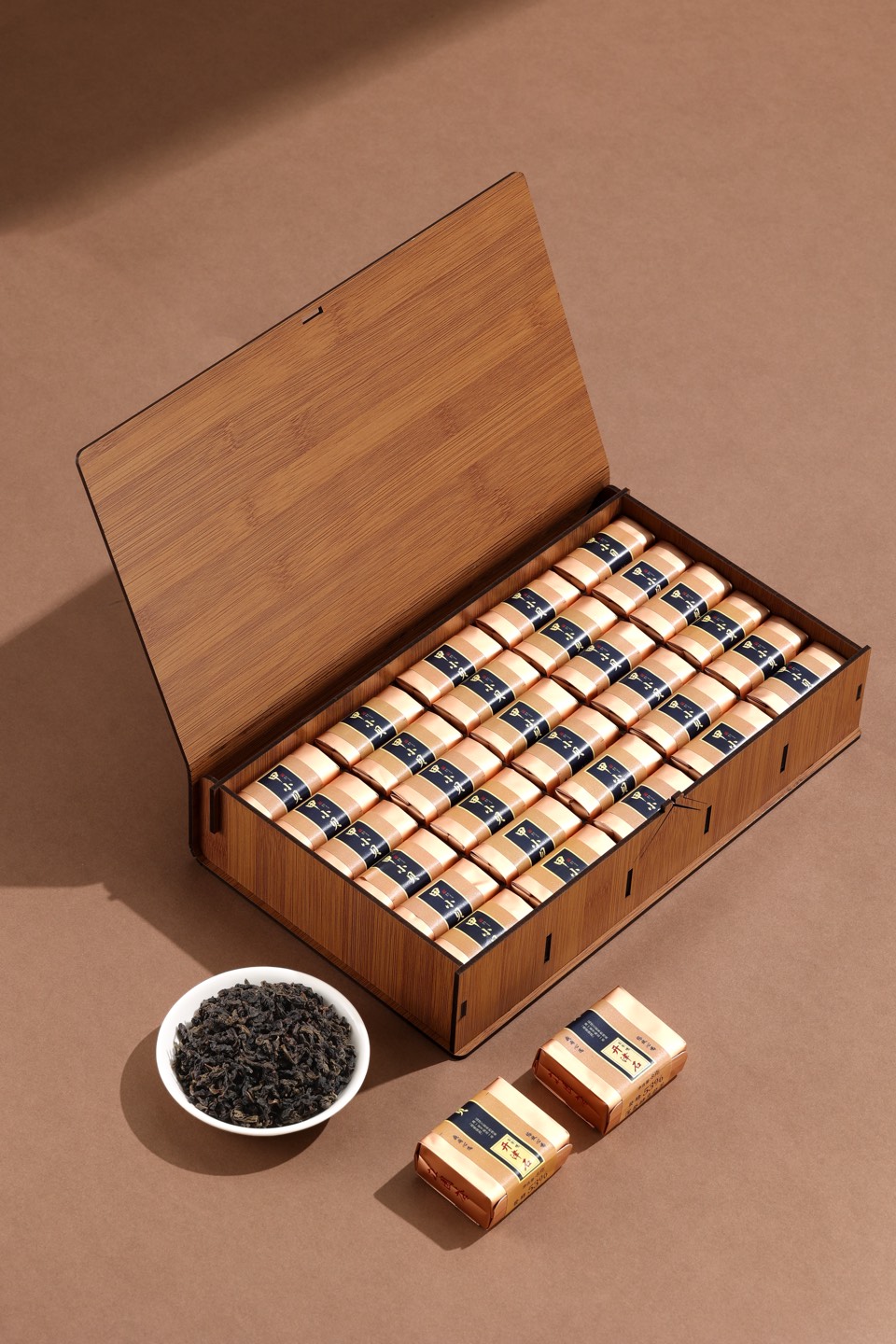 开津石茶品与干茶陈列
