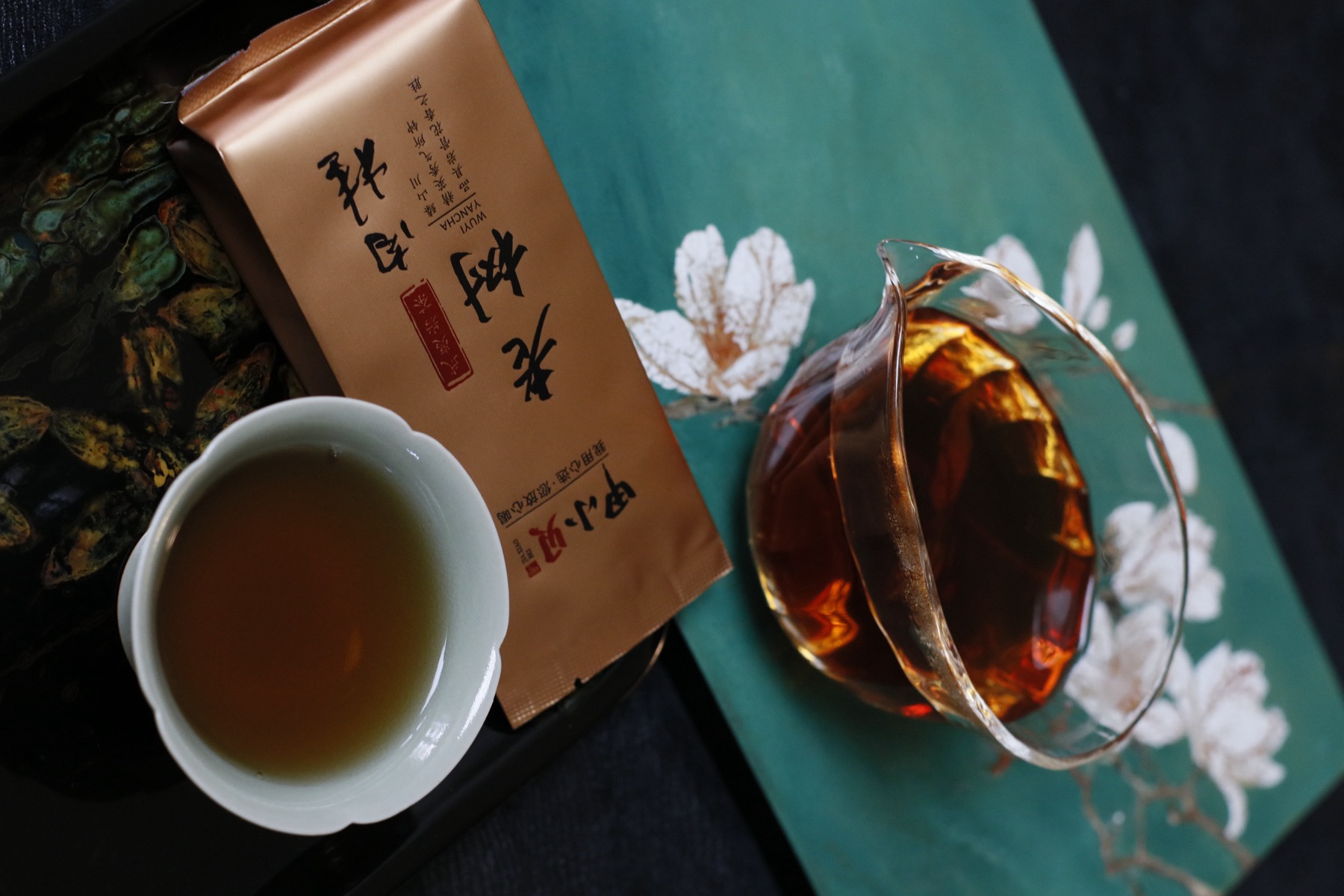 老树肉桂茶汤与单泡茶样