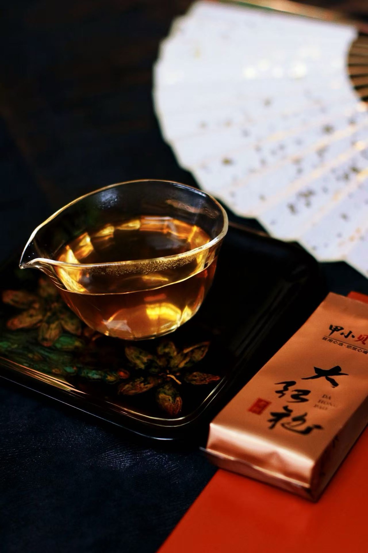 老树大红袍茶汤与单泡茶样